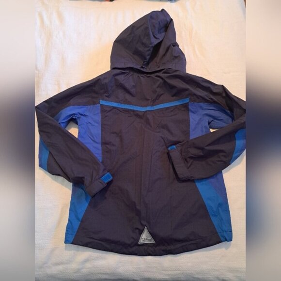 L. L. Bean boys size 3 tone blue jacket, 2 front zippers, outside 1 broken - Picture 6 of 10